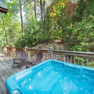 Chipmunk Chase 2 Bedrooms Sleeps 8 Hot tub Pool table Fireplace Gatlinburg Tennessee