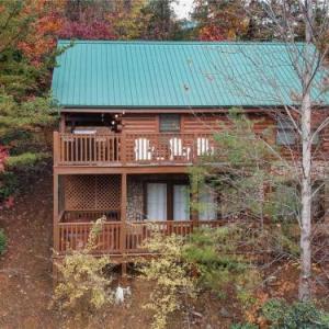 Americana 2 Bedrooms Sleeps 6 View Pool Access Hot tub Fireplace Tennessee