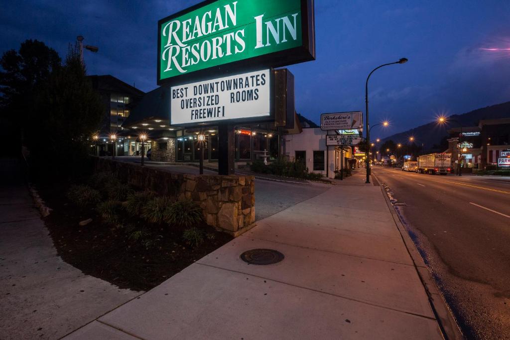 Reagan Resorts Inn - main image