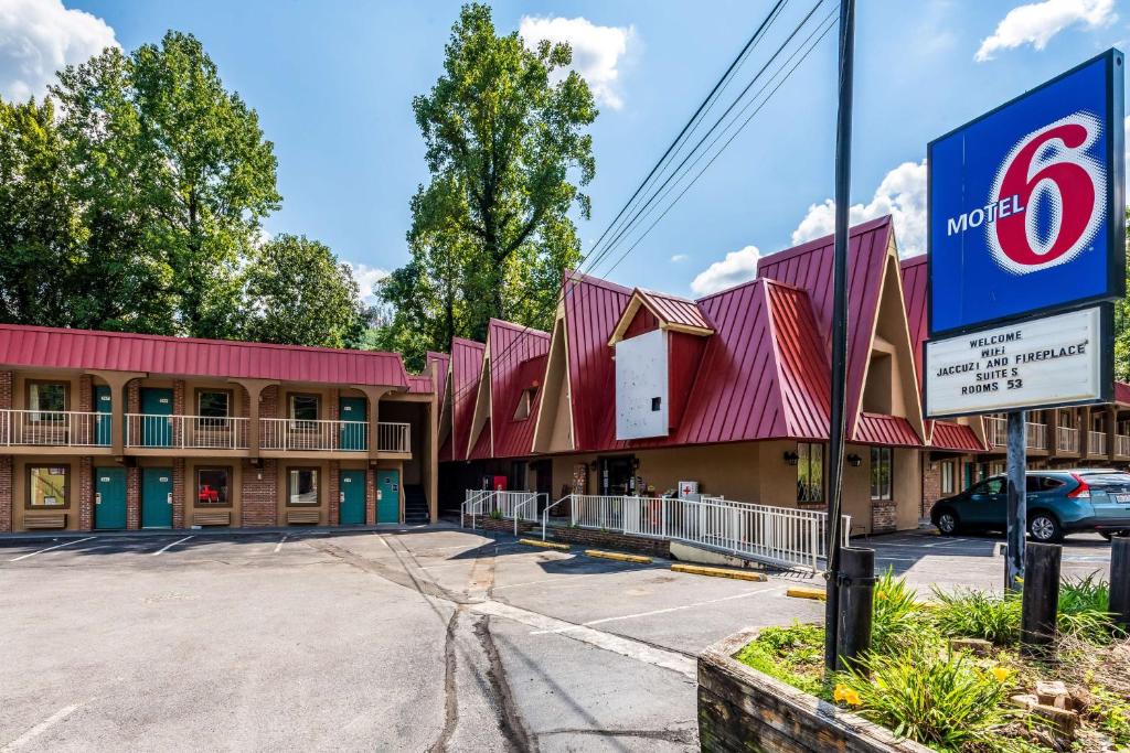 Motel 6 Gatlinburg Smoky Mountains - main image