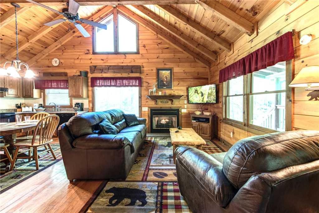 Fawn Cabin 1 Bedroom Sleeps 4 Hot Tub Private Pets Gas Fireplace - main image