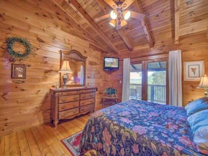 Cozy Bear Lodge 3 Bedrooms Sleeps 12 Near Downtown Private Hot Tub - image 15