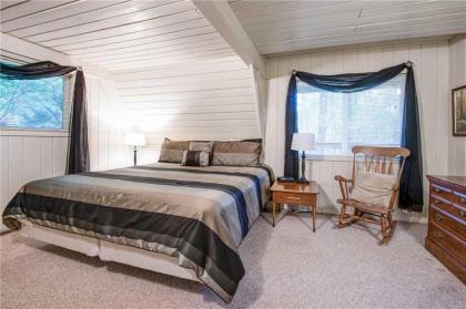 Echota 4 Bedrooms Sleeps 10 Wood Fireplace Resort Pool WiFi Hot Tub - image 19