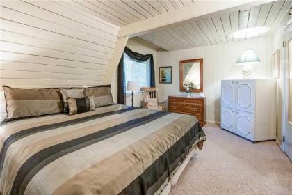Echota 4 Bedrooms Sleeps 10 Wood Fireplace Resort Pool WiFi Hot Tub - image 2