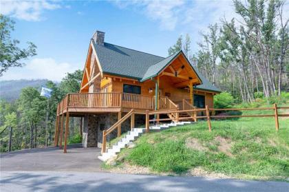 Lone Wolf Lodge 3 Bedrooms Mountain View Pool Access WiFi Sleeps 10 - image 2