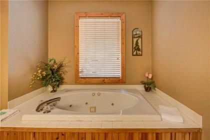 The Moose is Loose 4 Bedrooms Mountain View Hot Tub Sleeps 10 - image 14