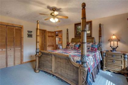 The Moose is Loose 4 Bedrooms Mountain View Hot Tub Sleeps 10 - image 15