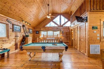 Secret Romance 2 Bedrooms Sleeps 8 Pool Table Hot Tub Arcade - image 13