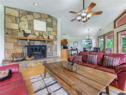 High Cotton 3 Bedroom Hot Tub Mountain View Sleeps 6 Pet Friendly - image 13