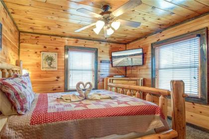Standing Bear Lodge 5 Bedrooms Sleeps 18 Pool Table Air Hockey Hot Tub - image 18