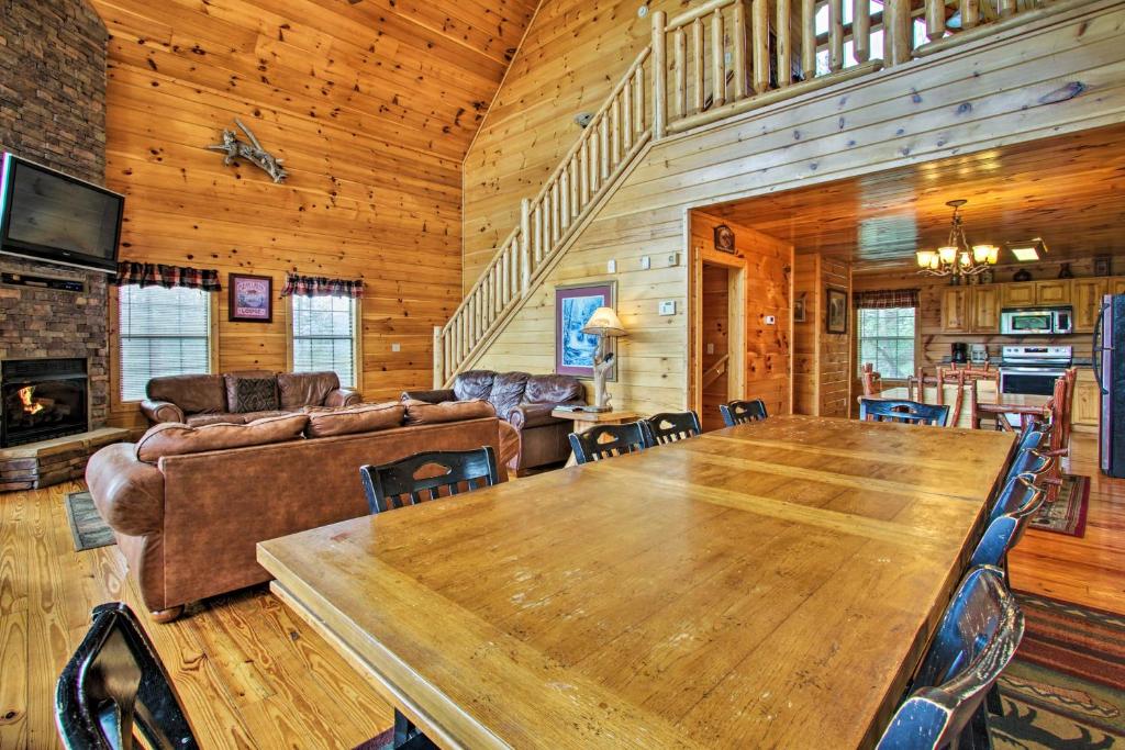Expansive Cabin in Gatlinburg with Luxury Amenities! - image 4