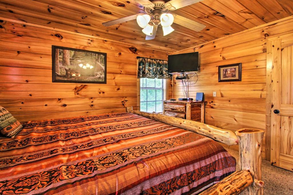 Expansive Cabin in Gatlinburg with Luxury Amenities! - image 5