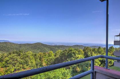 Gatlinburg Condo with Pool Access Balcony and Mtn View Tennessee