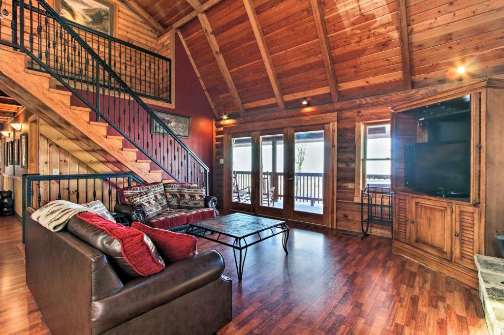 Cabin with Deck Hot Tub and Incredible Smoky Mtn Views - image 2