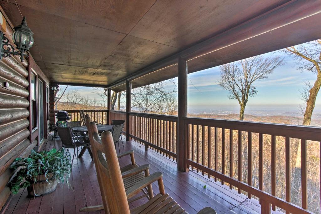 Cabin with Deck Hot Tub and Incredible Smoky Mtn Views - image 3