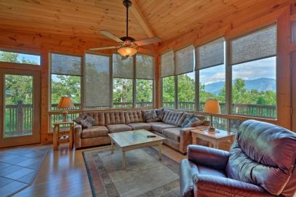 Cabin with Mount LeConte Views Hot Tub Pool Table! Gatlinburg Tennessee