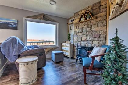 Charming Gatlinburg Chalet with Pool Access and Hot Tub - image 18