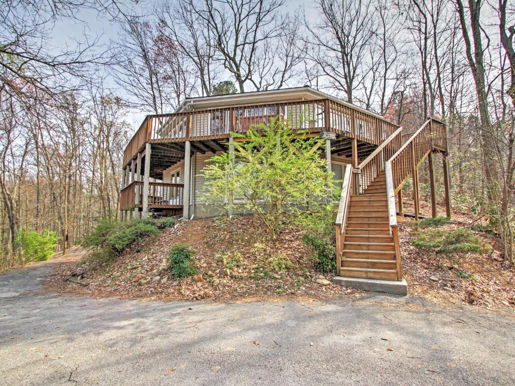 Gatlinburg House with Pool Table Hot Tub and Views! - image 2