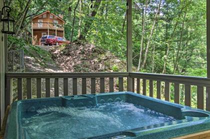 Cottage with Hot Tub and Rustic Charm 2 Mi to Downtown - image 4