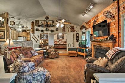 Eclectic Cabin with Hot Tub Less Than 1Mi to Ober Gatlinburg - image 11
