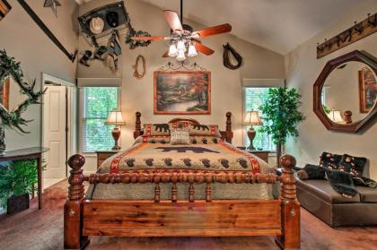 Eclectic Cabin with Hot Tub Less Than 1Mi to Ober Gatlinburg - image 7