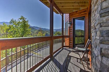 majestic mtn Getaway Game Room Decks and Hot tub Tennessee