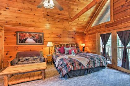 Two Hearts Gatlinburg Cabin with Hot Tub Amenities