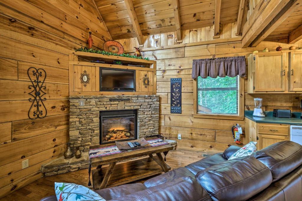 A Walk in the Park - Gatlinburg Cabin with Hot Tub - image 5