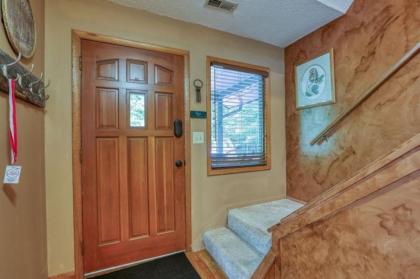A Southern Point Of View - 3 Bedrooms 2 Baths Sleeps 8 cabin - image 3