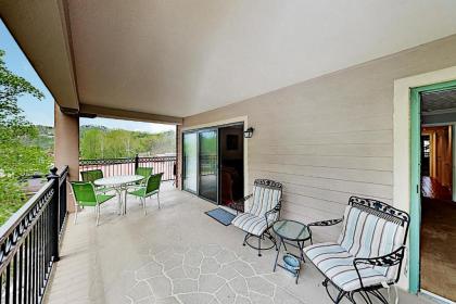 Luxe Creekside End Unit with Pool - Walk Downtown! condo - image 19
