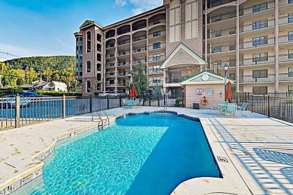 Luxe Creekside End Unit with Pool - Walk Downtown! condo - image 3