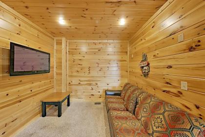 Gatlinburg Falls Cabin with Hot Tub & Big Views! cabin - image 19