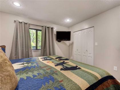 Our Mountain Home 2 Bedrooms Walk Downtown Pool Access WiFi Sleeps 4 - image 14