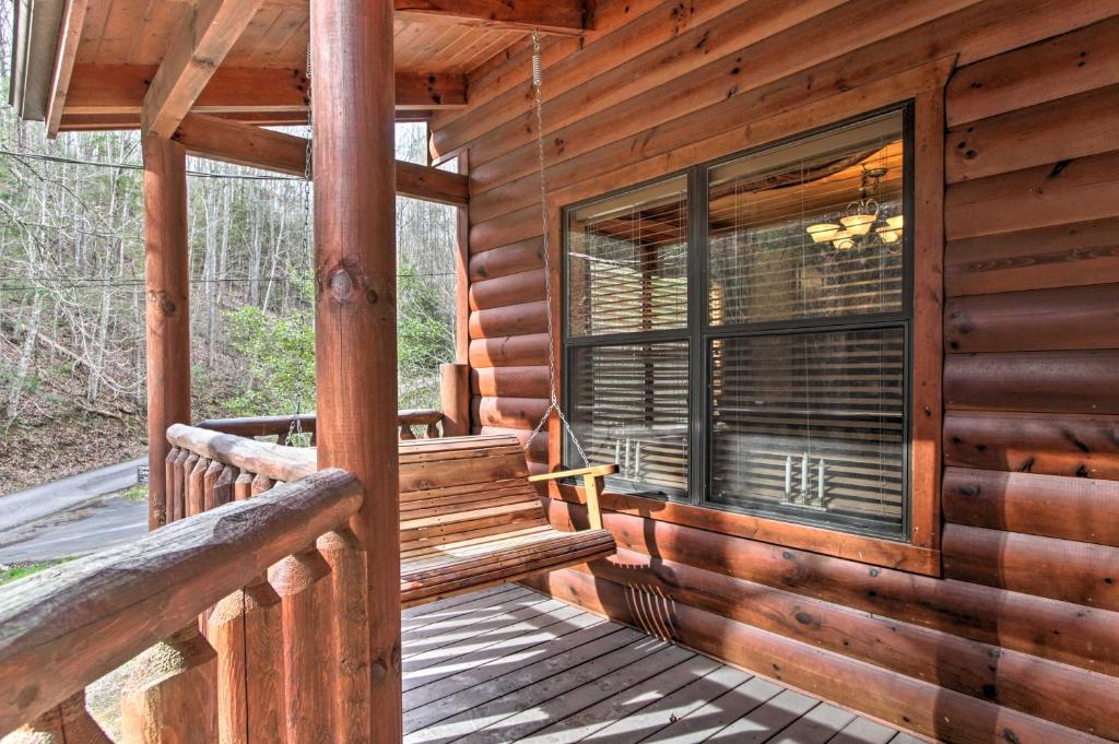Gatlinburg High End Cabin: Hot Tub Pool Table and More! - image 5