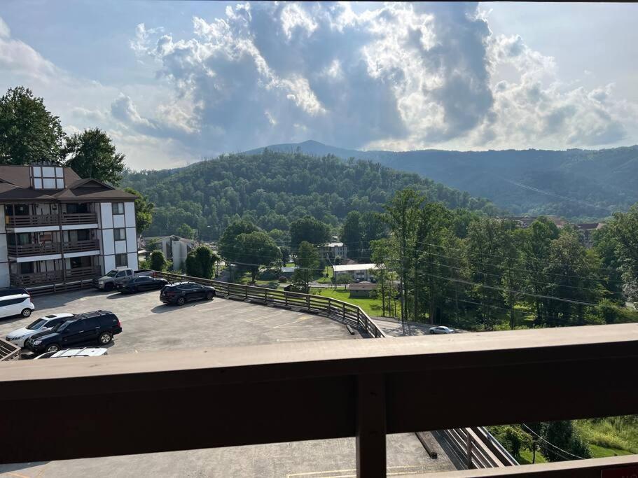 CITY & MOUNTAIN VIEW 5 Mins from downtown Gatlinburg - main image