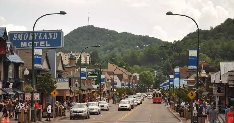Walking Downtown Gatlinburg: Stops Worth Your Time
