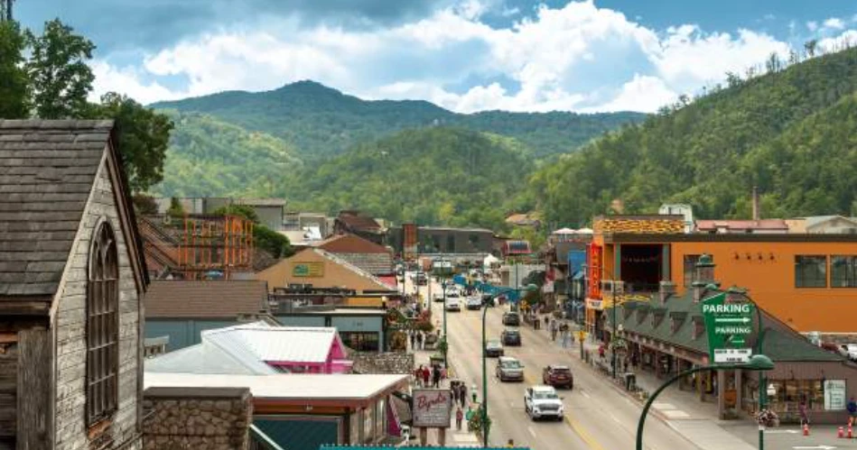 Walking Downtown Gatlinburg: Stops Worth Your Time