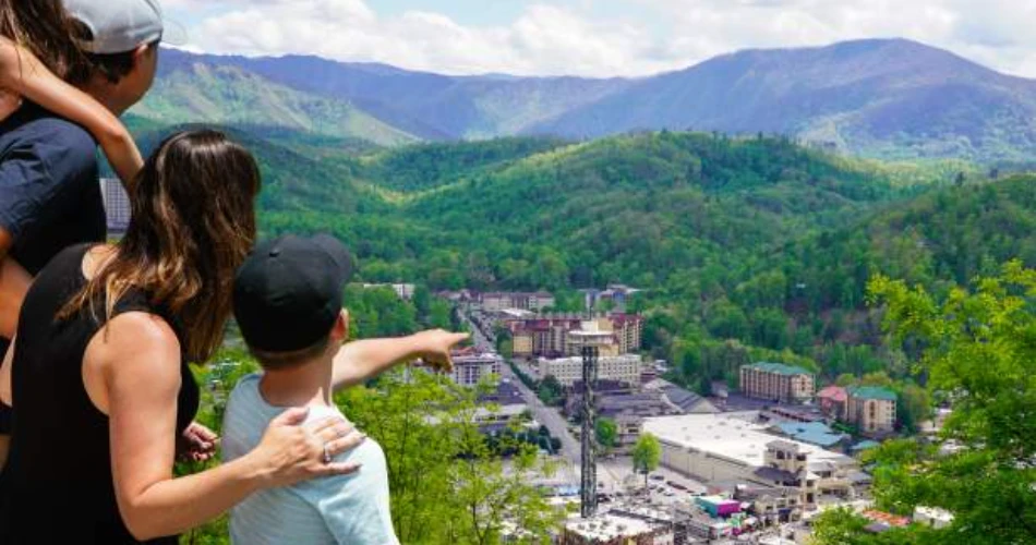 Best Scenic Spots to Visit Around Gatlinburg for Mountain Views and Memorable Drives