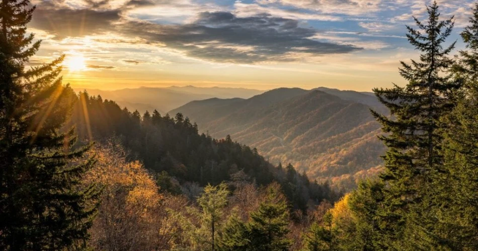 Best Scenic Spots to Visit Around Gatlinburg for Mountain Views and Memorable Drives