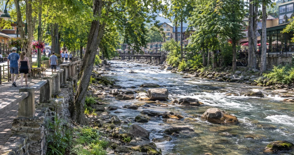 A Gatlinburg Day Built Around Good Stops, Not a Checklist Worthwhile