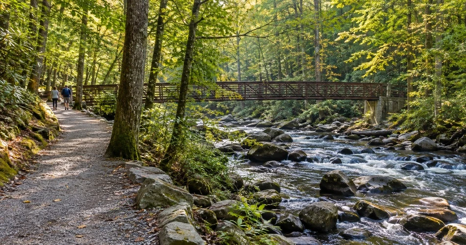 The Stops Around Gatlinburg That Make You Want to Linger
