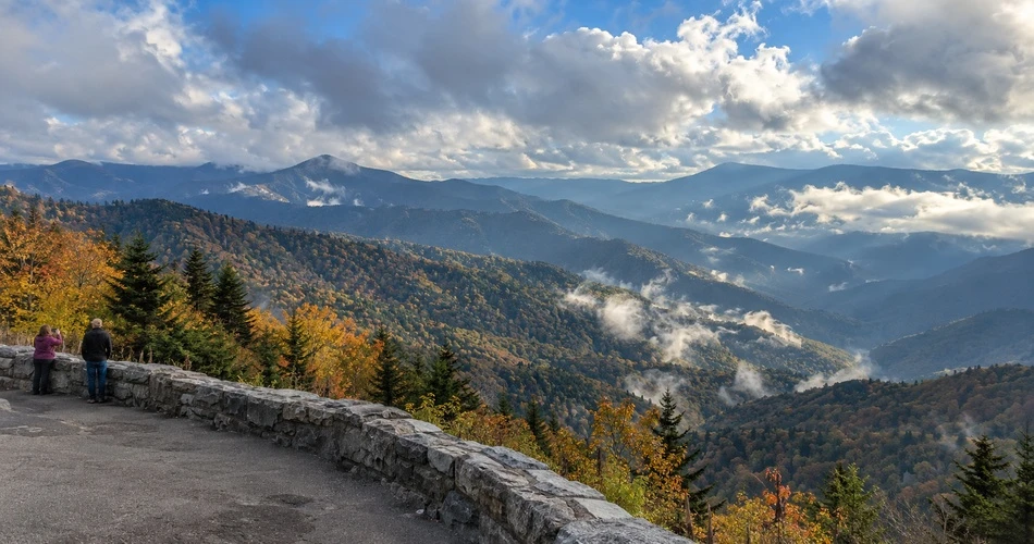 The Stops Around Gatlinburg That Make You Want to Linger
