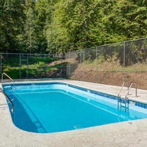 Angels View 3 Bedrooms Sleeps 10 Golfing Walk to Pool Hot tub