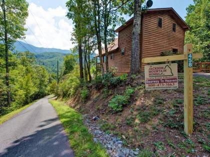 Bearway to Heaven 1 Bedroom Sleeps 4 View Pool Table Hot Tub WiFi - image 4