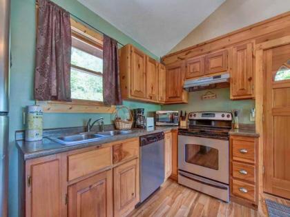 Majestic View 1 Bedroom Sleeps 2 Jetted Tub Mountain View Hot Tub - image 9