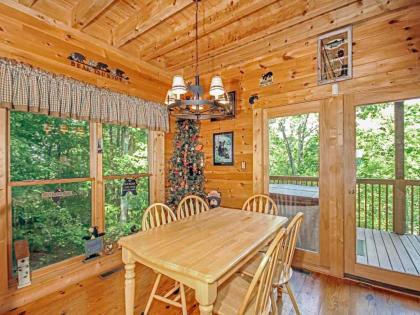 Bear Country Cabin 2 Bedrooms Sleeps 6 Private Foosball Hot Tub - image 16