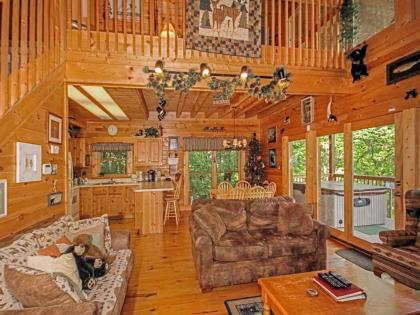 Bear Country Cabin 2 Bedrooms Sleeps 6 Private Foosball Hot Tub - image 2