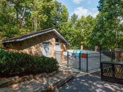 Angels View 3 Bedrooms Sleeps 10 Golfing Walk to Pool Hot Tub - image 8