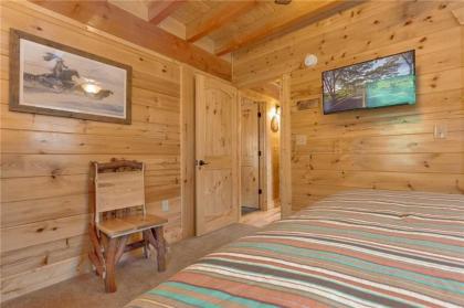 Lone Wolf Lodge 3 Bedrooms Mountain View Pool Access WiFi Sleeps 10 - image 13