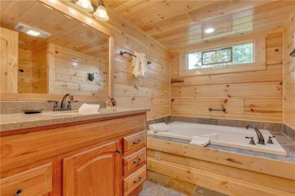 Lone Wolf Lodge 3 Bedrooms Mountain View Pool Access WiFi Sleeps 10 - image 8
